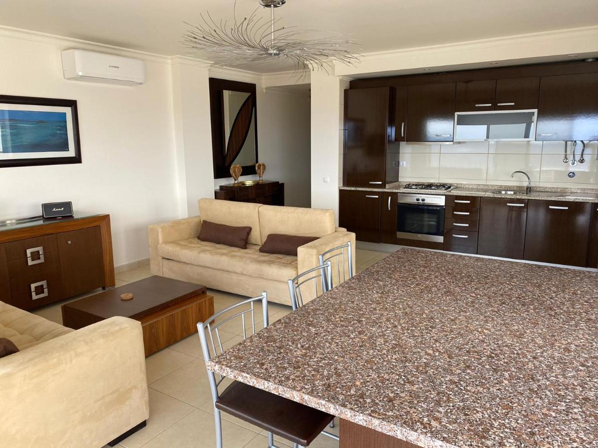 Apartment Luna - Airco - Sea View - First Line - Own Parking Armação de Pêra